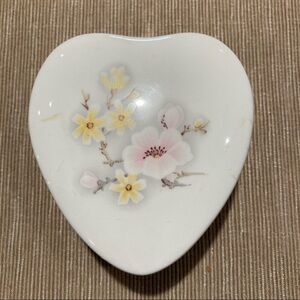 ROYAL PARK Heart Shape Floral Bone China Trinket Box Made in England  Vintage